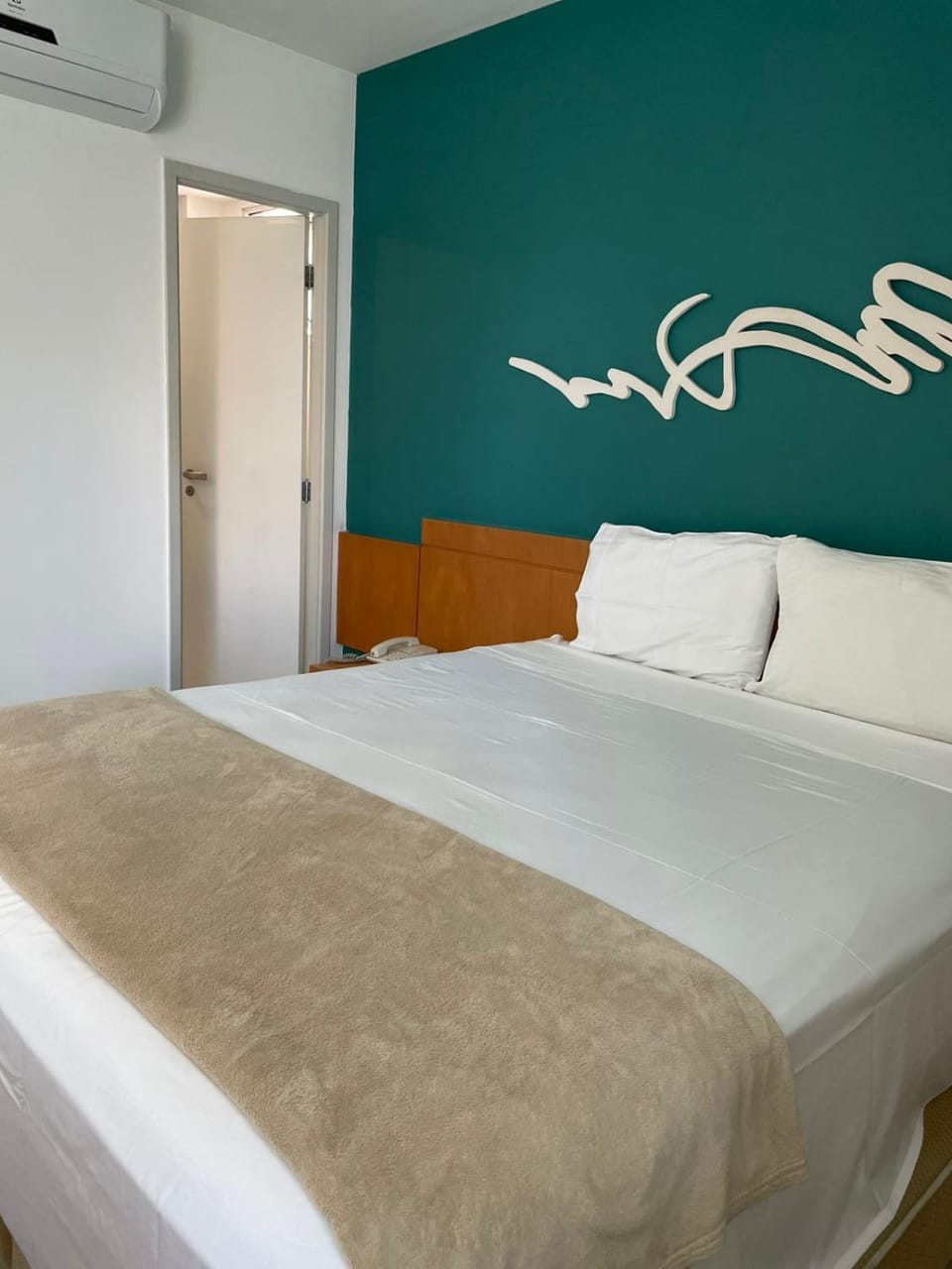 Praia do Canto Apart Hotel - Apto 405 - Varanda Lateral com Vista Mar Apartment in Vitoria