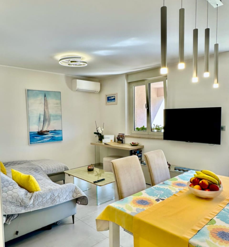 TV and multimedia, Living room, air conditioner