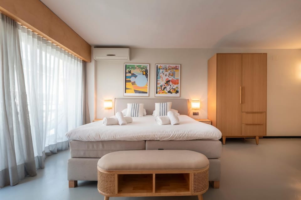 Bed, Photo of the whole room, Bedroom, towels, wardrobe, air conditioner