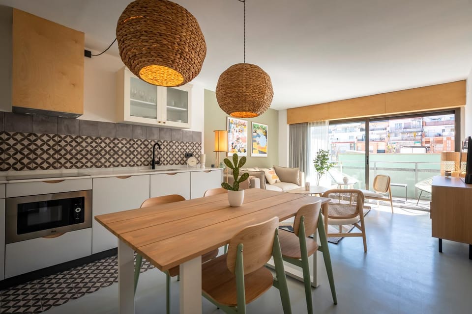 Kitchen or kitchenette, Living room, Seating area, Dining area, pet friendly, stove