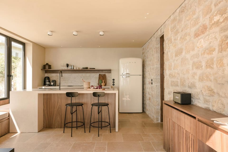 Coffee/tea facilities, Kitchen or kitchenette, Dining area