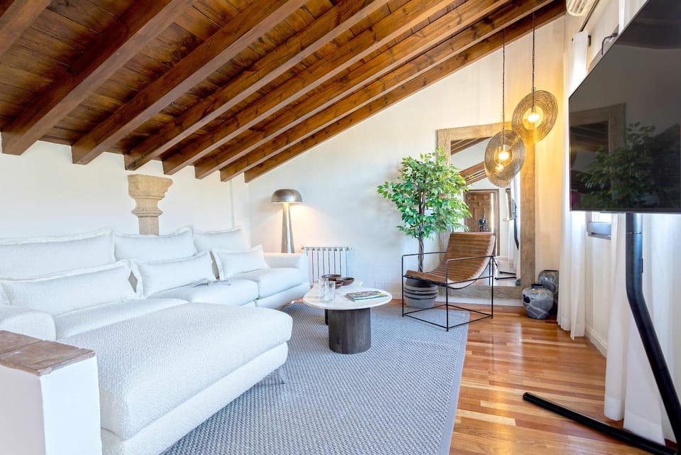 Bed, TV and multimedia, Living room, Photo of the whole room, Bedroom