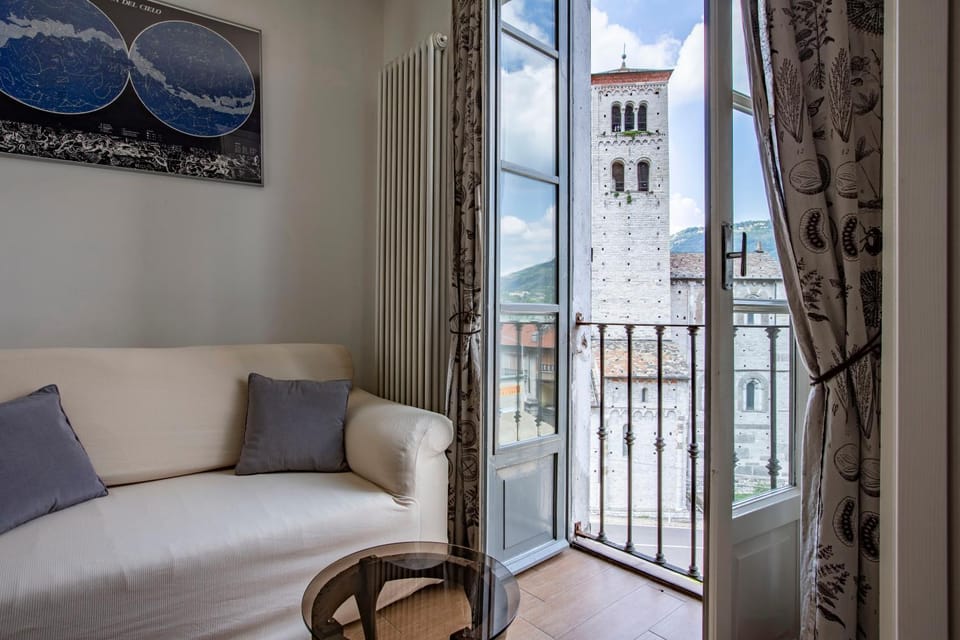 [Como 100MQ] 5 mins to center + Free Park and View Apartment in Como