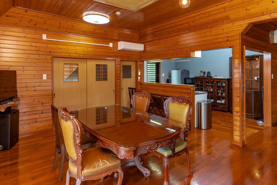 TV and multimedia, Living room, Dining area, air conditioner