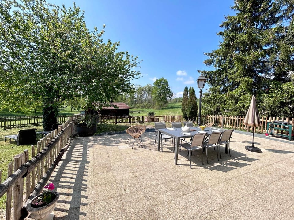 Patio, Spring, Natural landscape, Garden, Balcony/Terrace, Dining area, Garden view