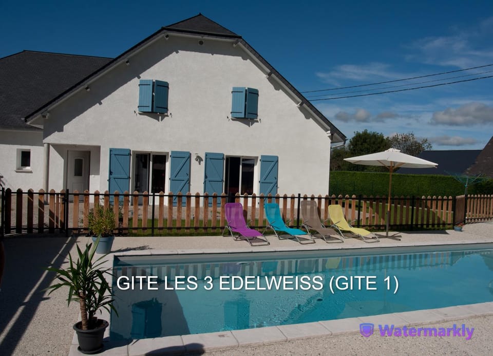 Property building, Swimming pool