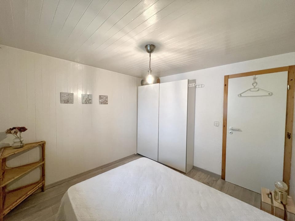 Bed, Photo of the whole room, Bedroom, wardrobe