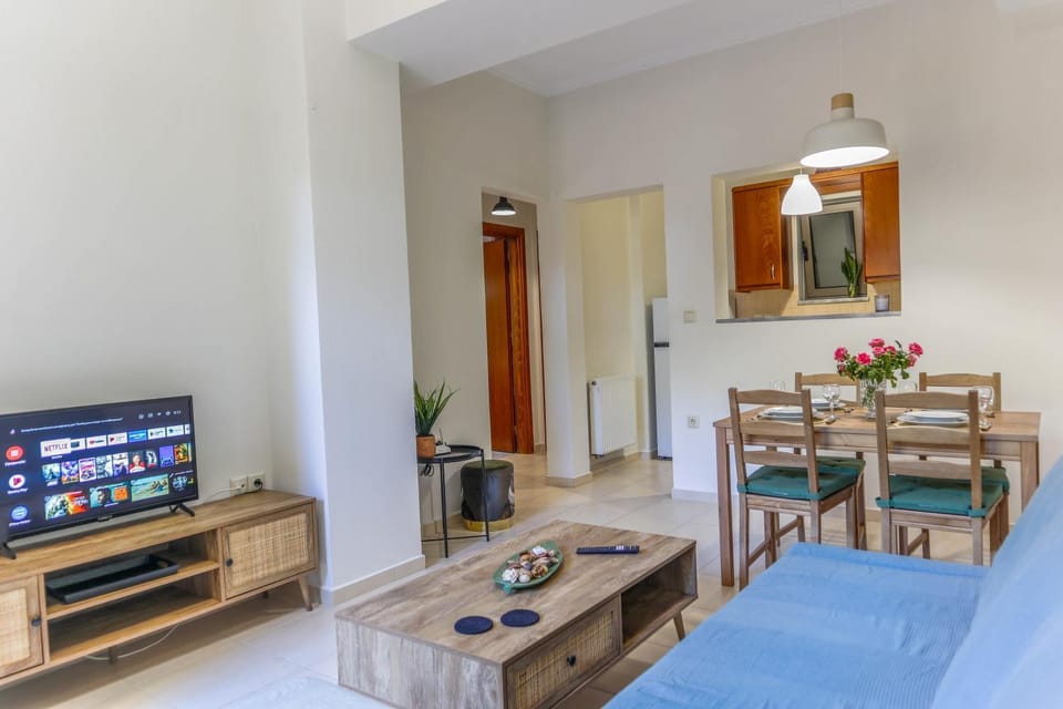 TV and multimedia, Living room, Seating area, Dining area