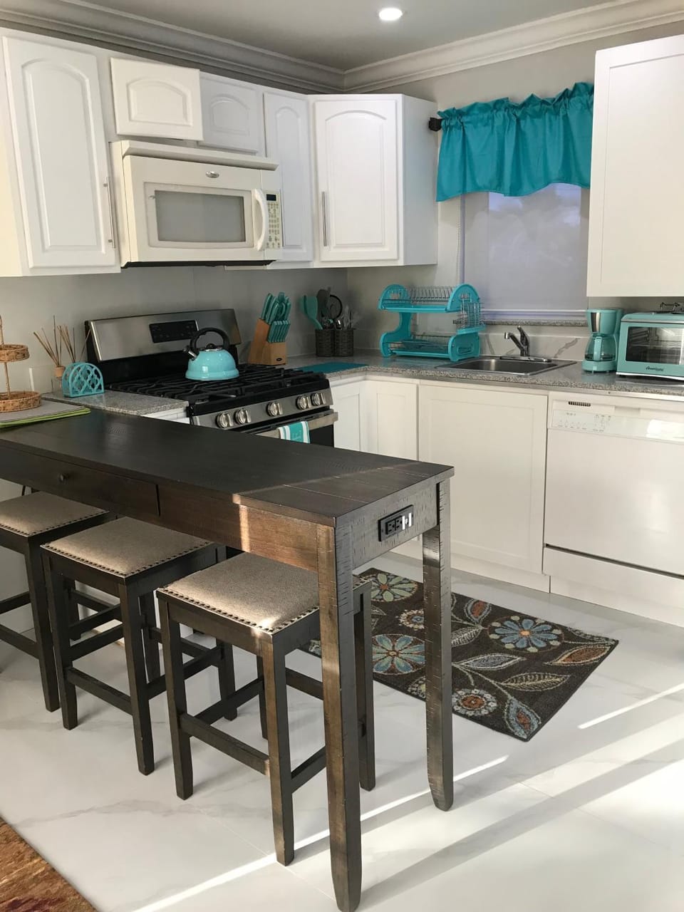 Restaurant/places to eat, kitchen