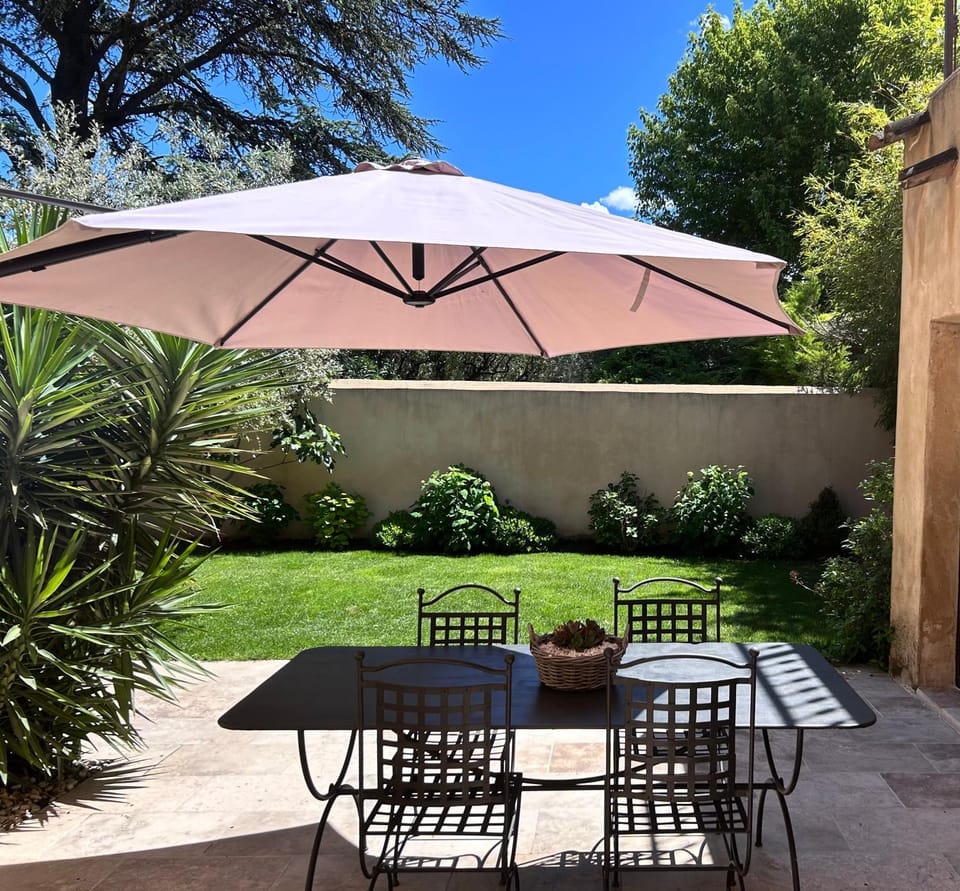 Les Tilleuls Bed and Breakfast in Cavaillon