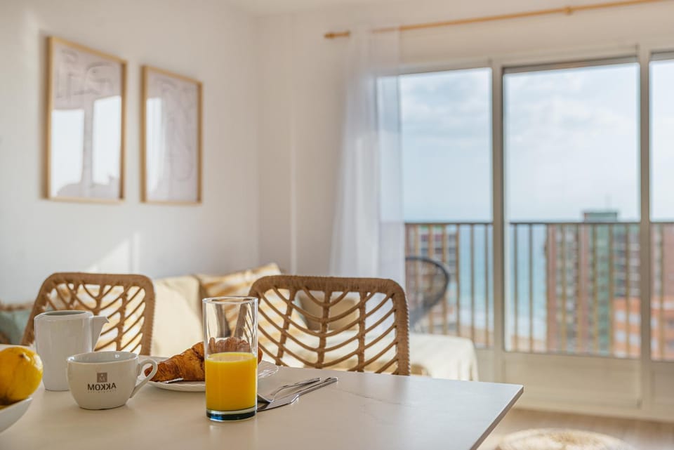 View (from property/room), Balcony/Terrace, Living room, Seating area, Dining area