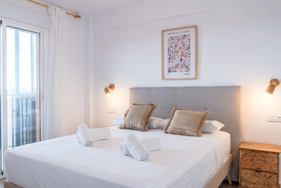 Bed, Bedroom, towels