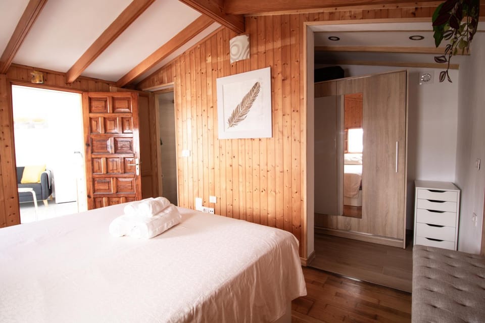 Photo of the whole room, wardrobe