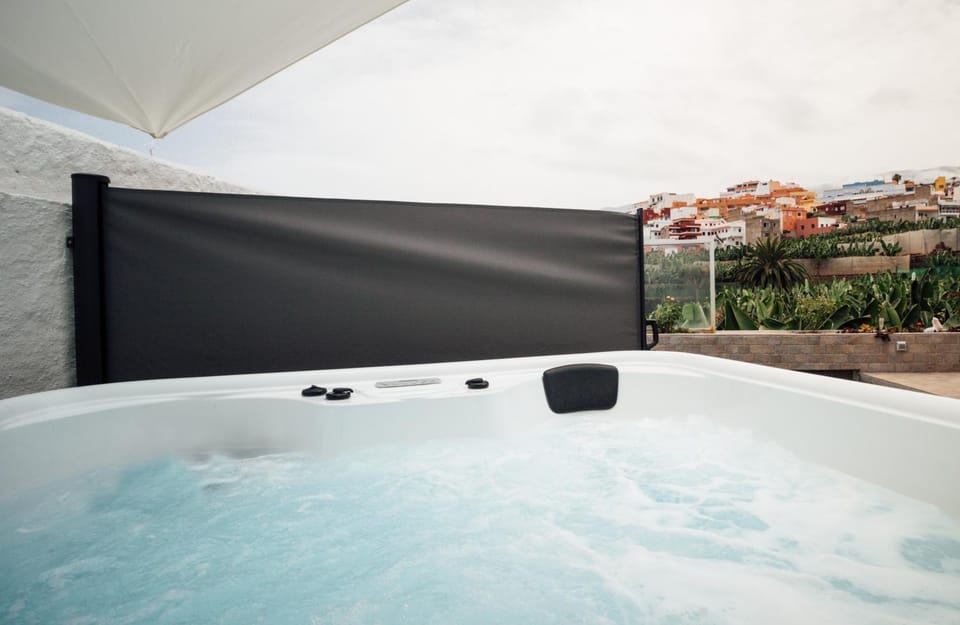Natural landscape, Hot Tub, Hot Tub, Spa and wellness centre/facilities, Evening entertainment