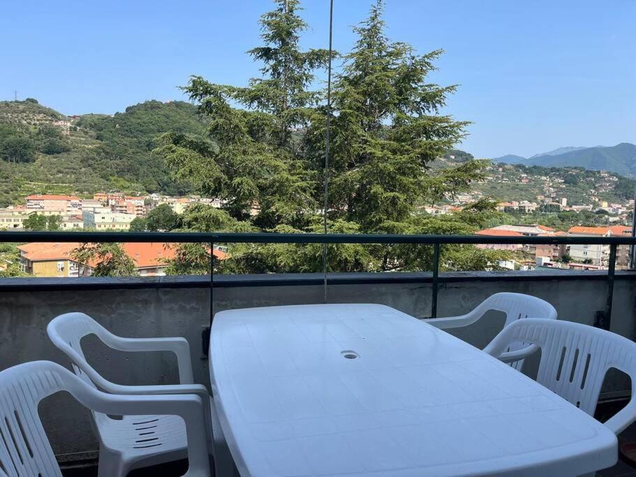 Balcony/Terrace, Mountain view