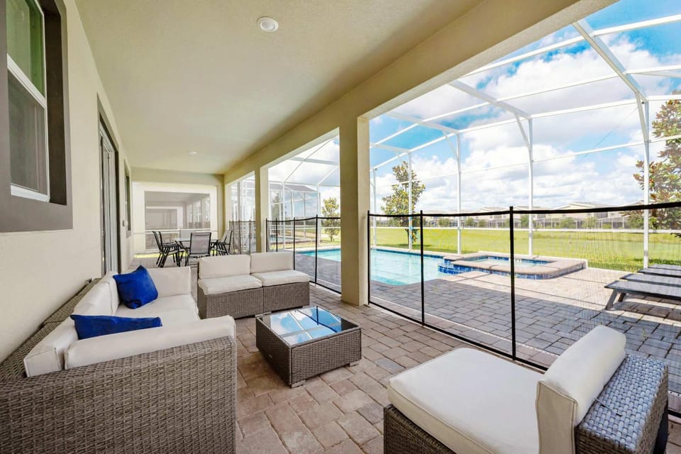 Charming 9BR Villa w Theme & Game Rooms by Disney Villa in Four Corners