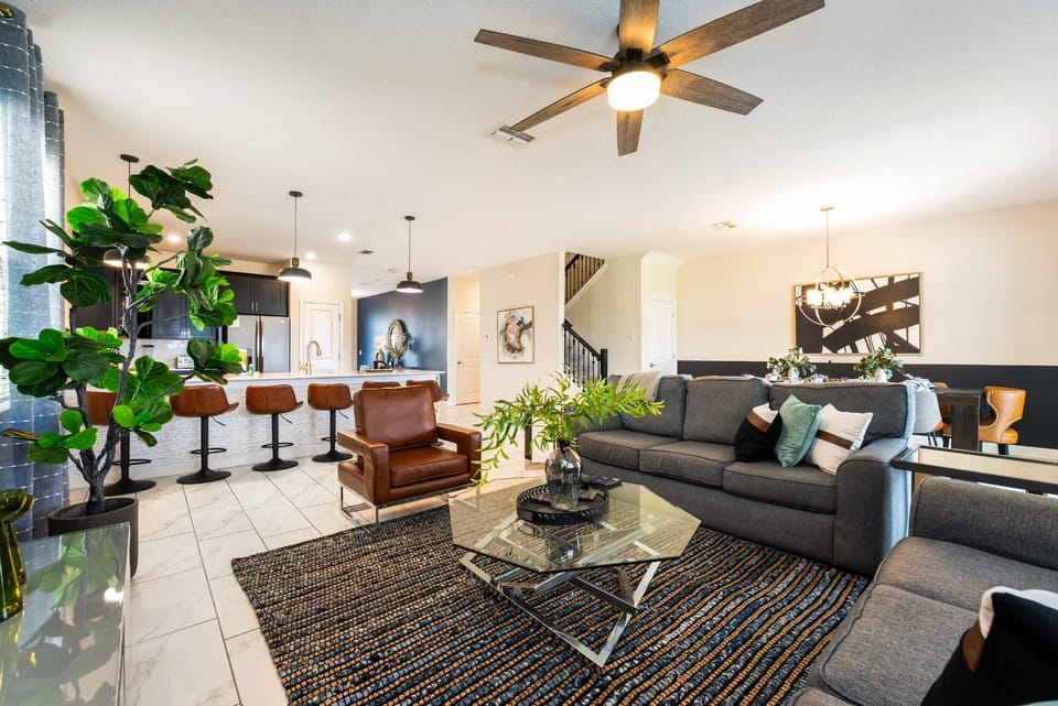 Spacious 8BR Villa by Disney World w Private Pool Villa in Four Corners