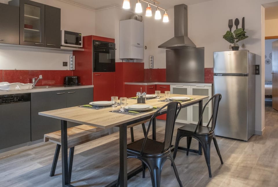 Kitchen or kitchenette, Dining area, dishwasher, minibar, pet friendly, stove, toaster