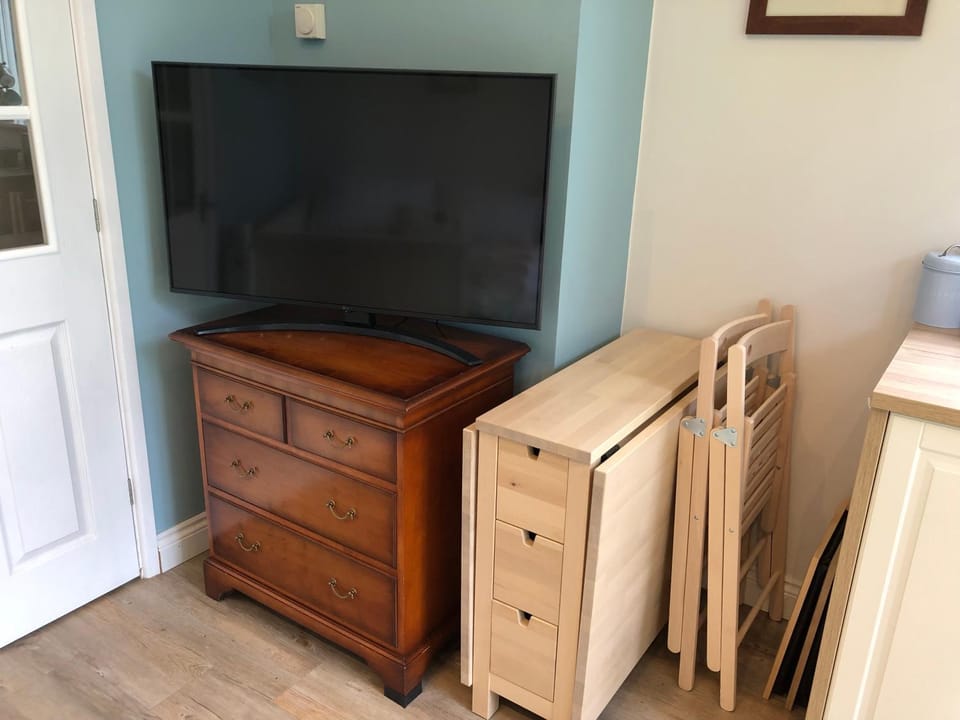 TV and multimedia, Evening entertainment, hair dresser
