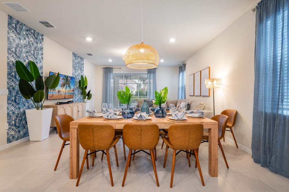 Captivating New 7BR Home by Disney w Games Pool Villa in Four Corners