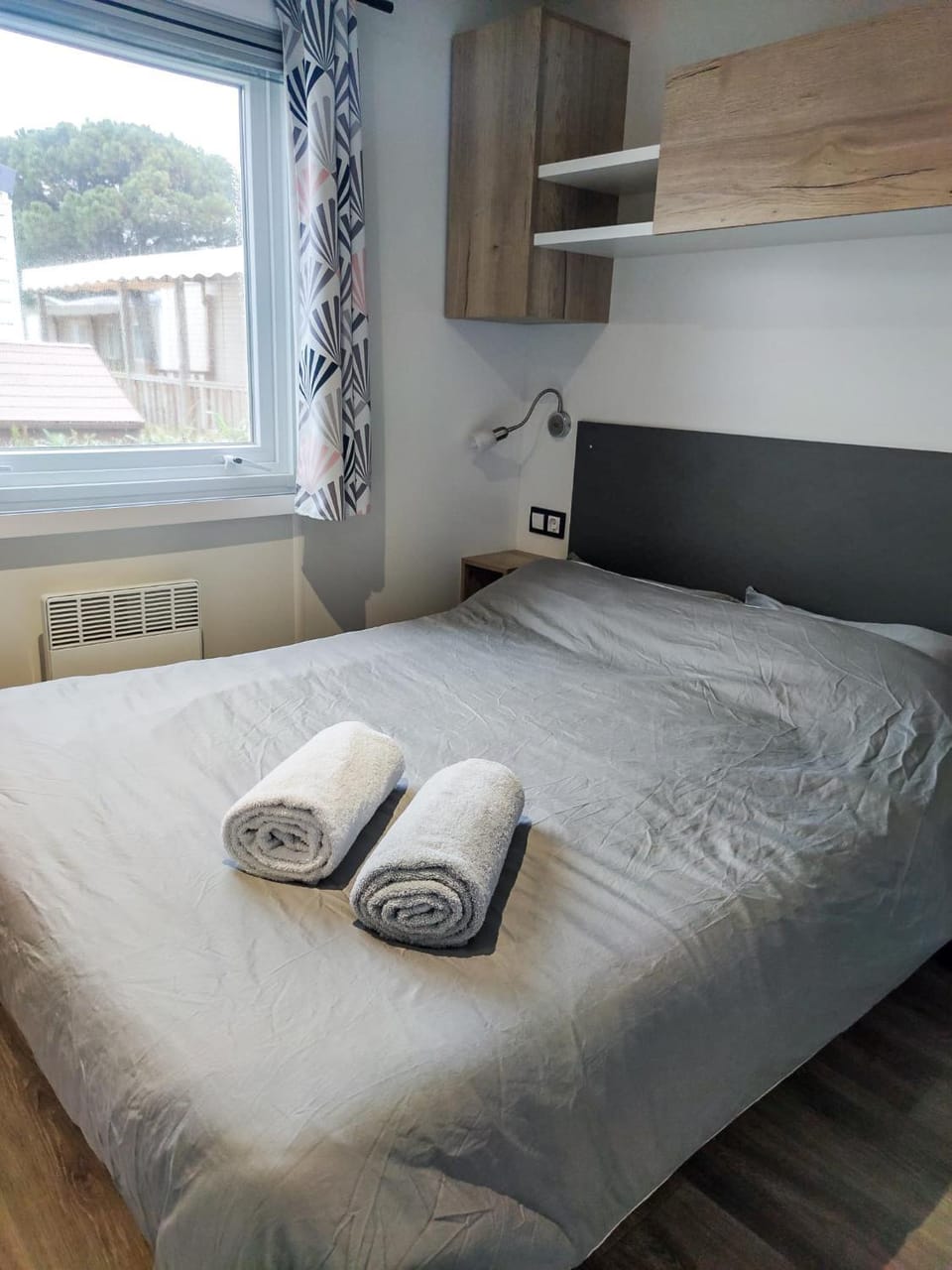 Bed, Photo of the whole room, Bedroom, towels