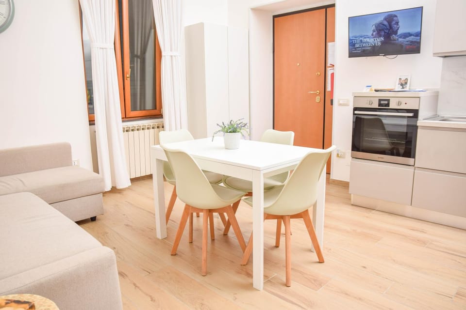 Kitchen or kitchenette, Living room, Seating area, Dining area, minibar, pet friendly, stove