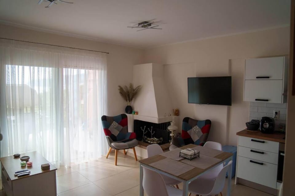 Kitchen or kitchenette, Living room, Seating area, fireplace