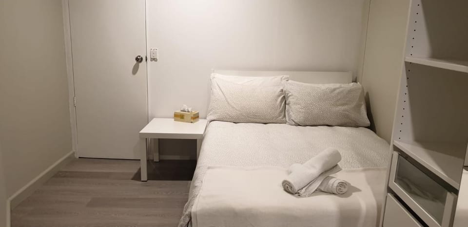 Dana-Cozy Private Room in Shared Central Apt-Rm 1 Vacation rental in Canberra