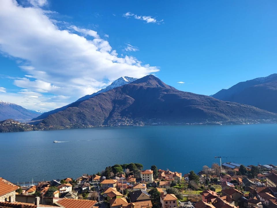 Balcony/Terrace, Lake view, Mountain view