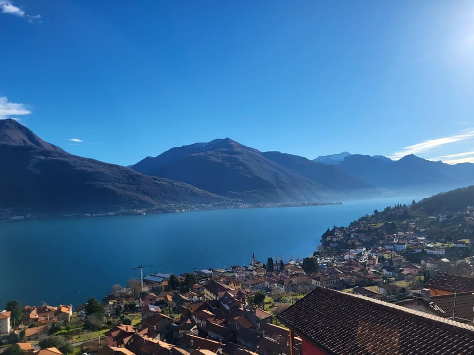 Staff, Balcony/Terrace, Lake view, Mountain view