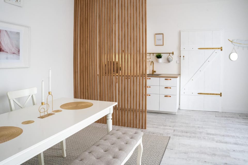 Kitchen or kitchenette, Seating area, Dining area