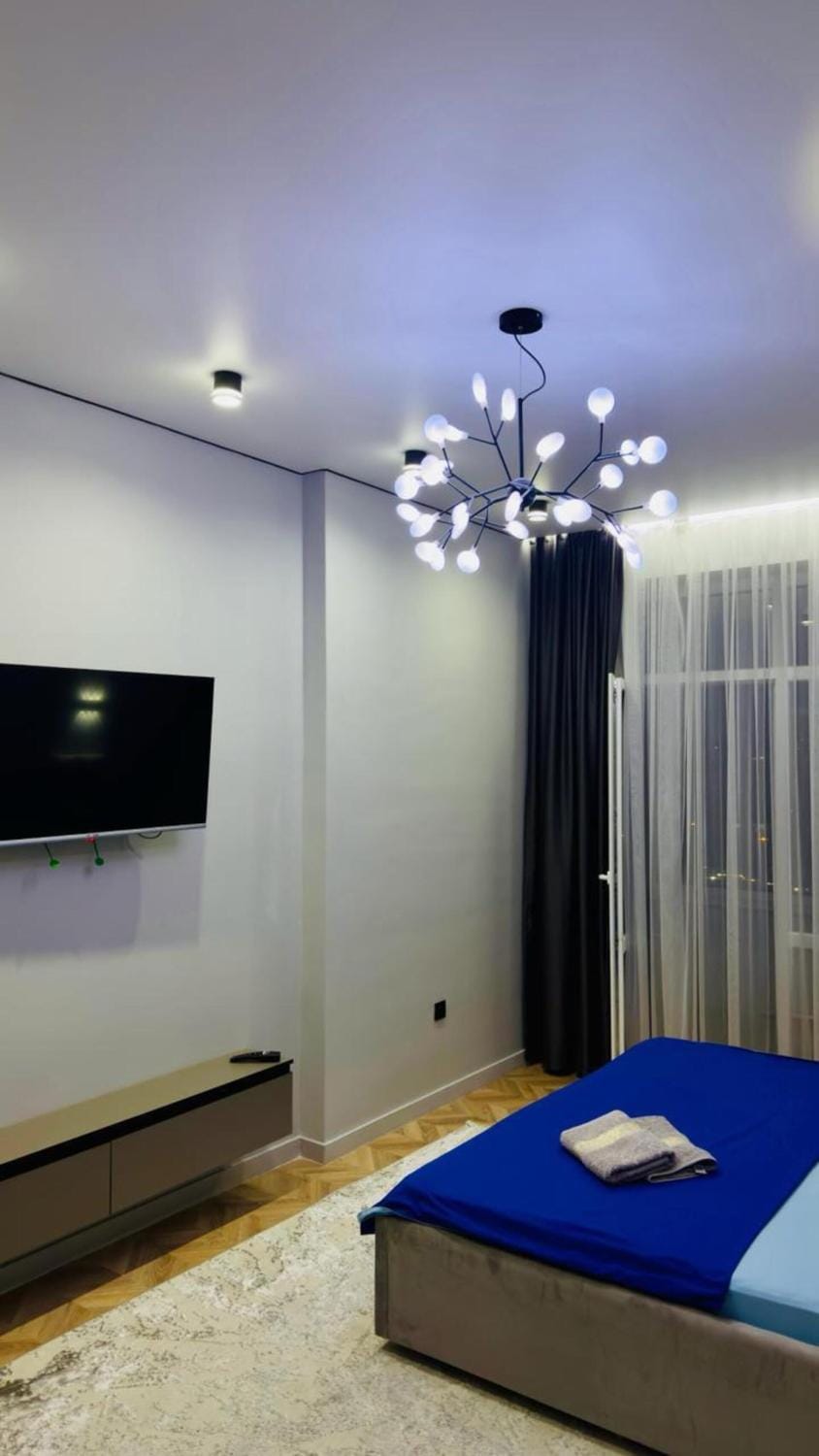 Bed, TV and multimedia, Bedroom