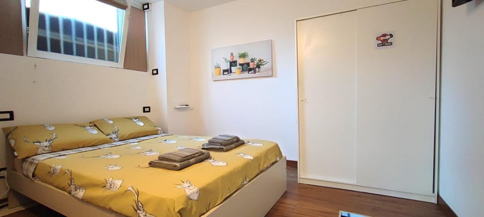 Bed, Photo of the whole room, Bedroom, towels, wardrobe