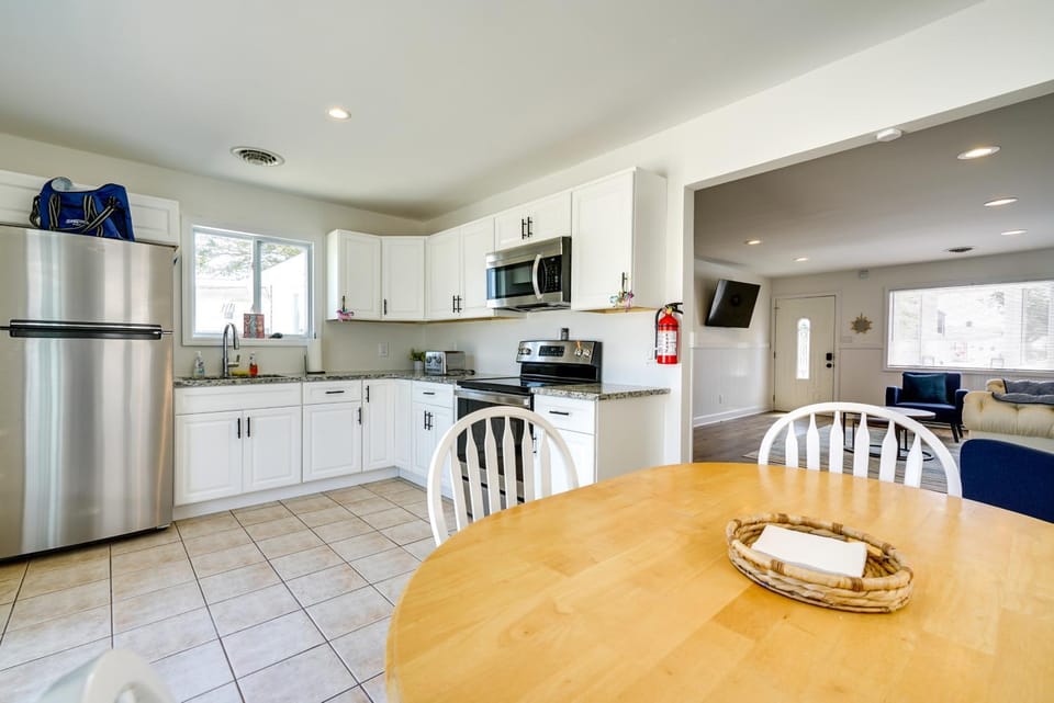 Charming Beach Haven West Home: 1 Mi to Beach! House in Manahawkin
