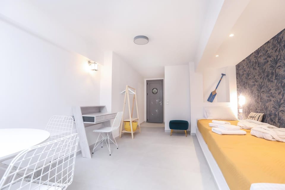 Bed, Dining area
