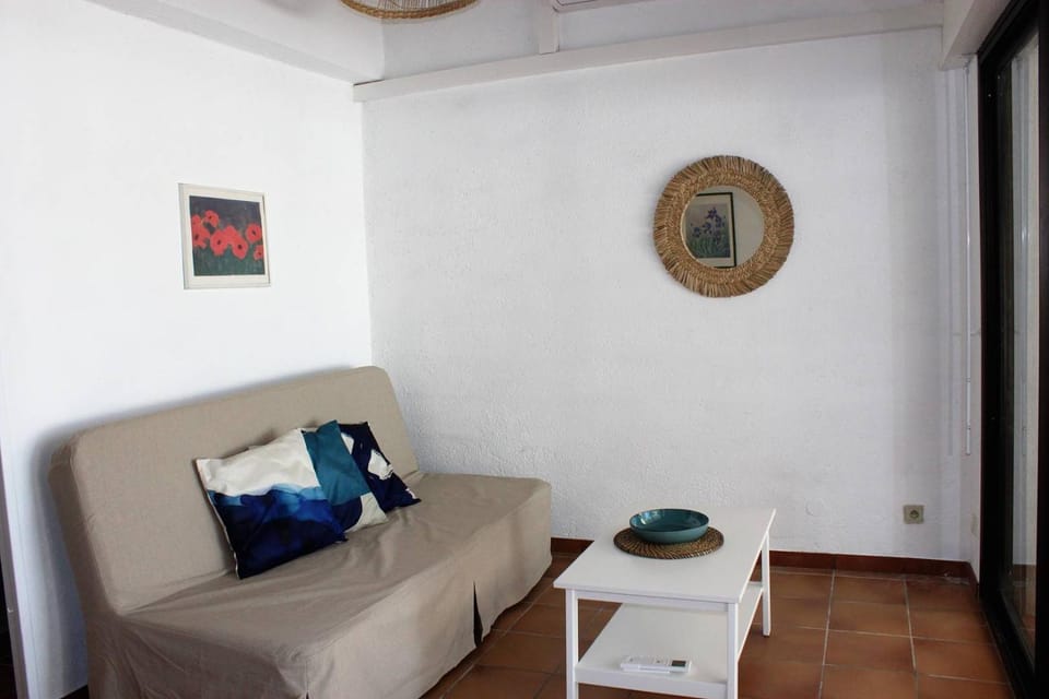 Living room, air conditioner