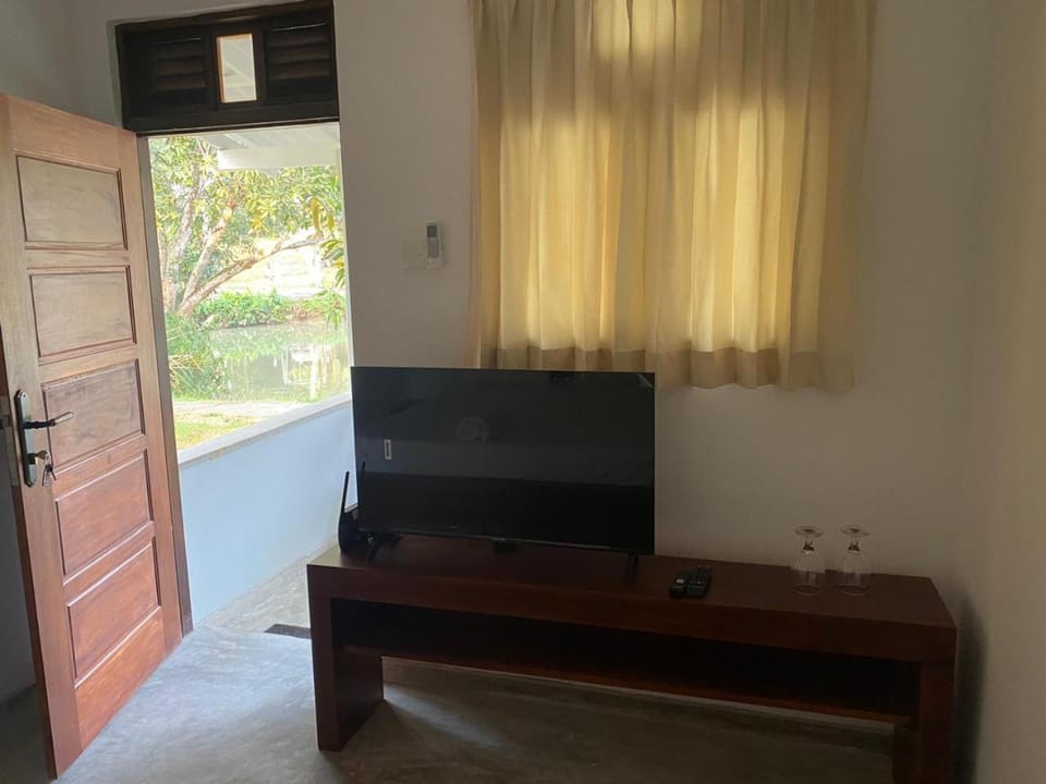 Peacock Village Pinnawala - Offer Alert! Elephant Welfare Program Bed and Breakfast in Sri Lanka