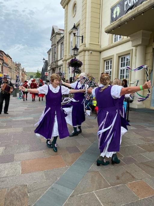 The flat at the crooked house Apartment in England
