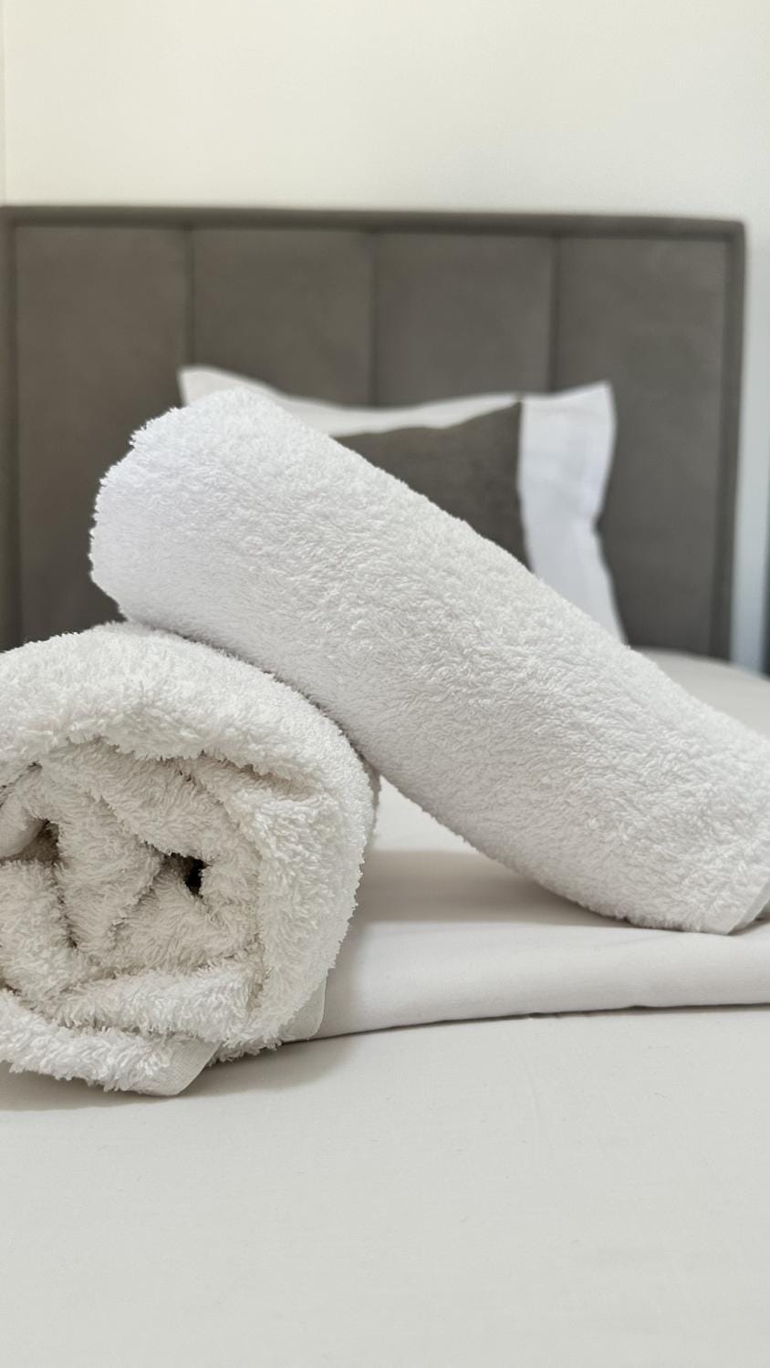 Bed, Living room, towels