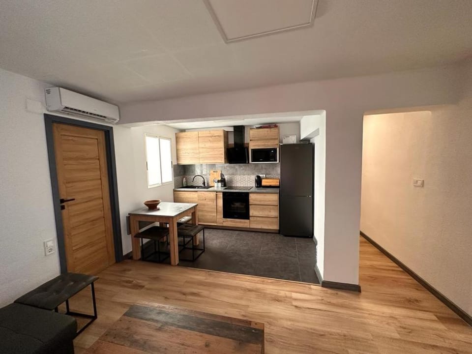 Communal lounge/ TV room, Kitchen or kitchenette, Living room