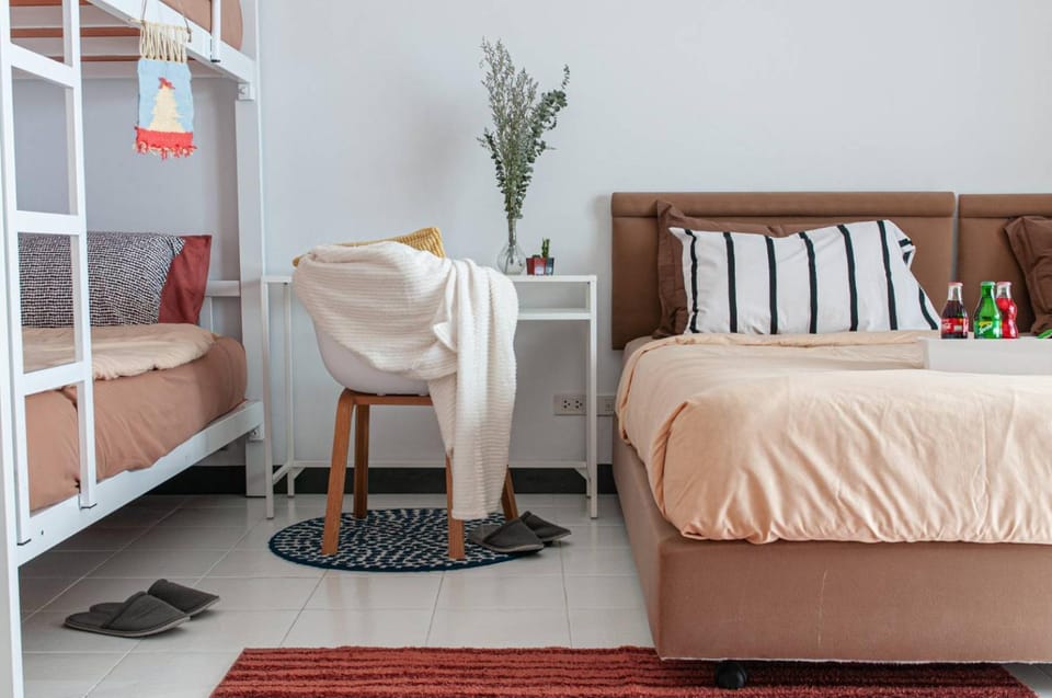 Cozy 1br walk to BTS and Airport Rail Link Close to Malls T Apartment in Bangkok