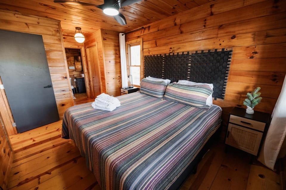 Bed, Bedroom, Mountain view