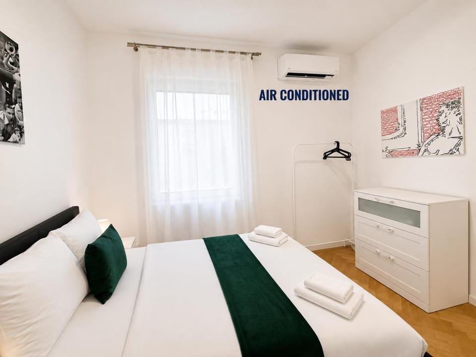 Bedroom, towels
