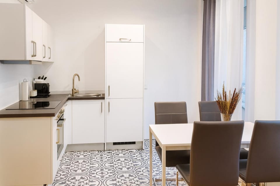 Dining area, kitchen