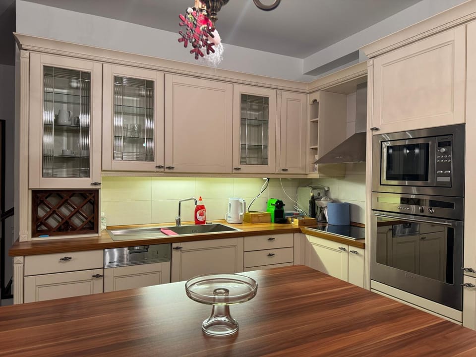 Kitchen or kitchenette, Dining area, dishwasher, minibar, oven, pet friendly, stove, toaster
