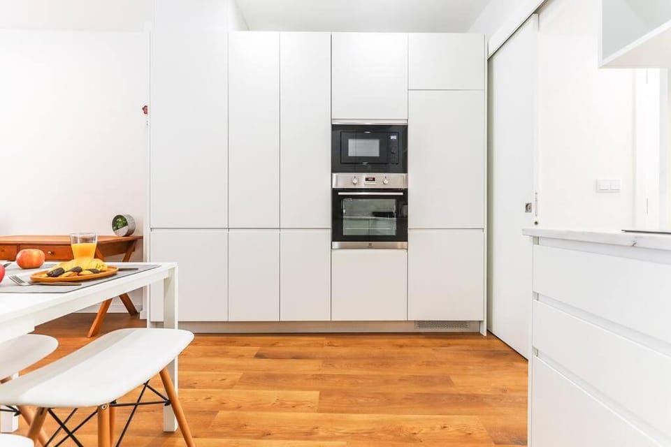 Vita Portucale ! Bright Campo Ourique w/ Terrace Apartment in Lisbon