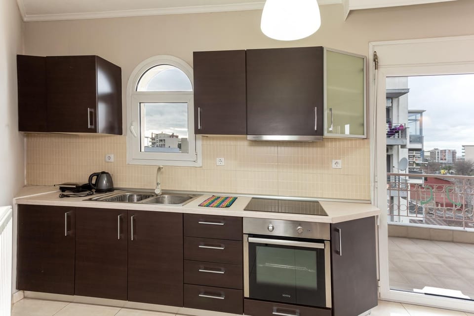 Kitchen or kitchenette, pet friendly, stove