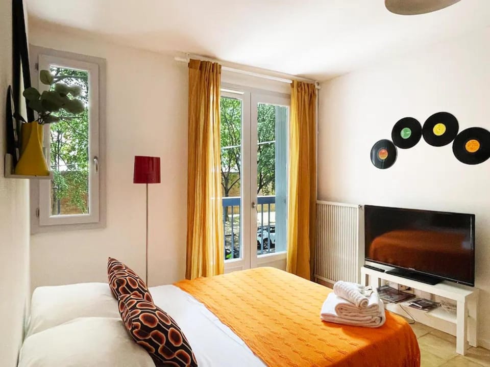 Bed, TV and multimedia