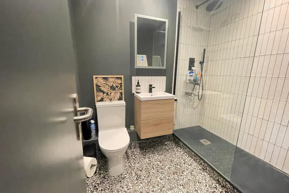 Contemporary 1BD Flat wGarden - Whitechapel Apartment in London Borough of Hackney