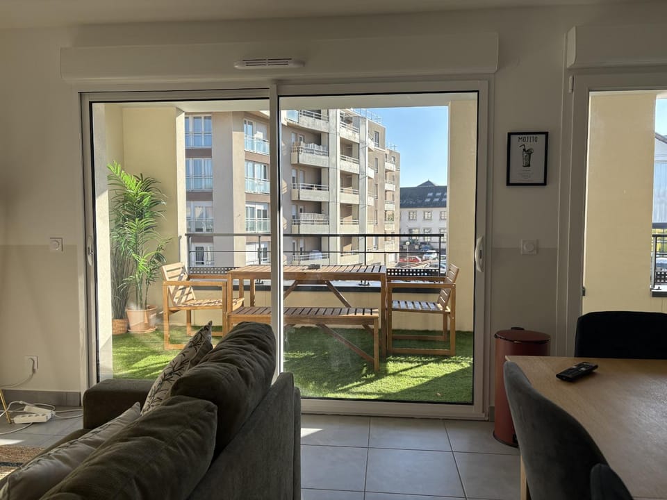 Communal lounge/ TV room, Living room